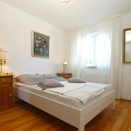 Vinkuran 2110 Apartment