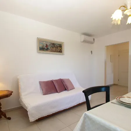 Vinkuran 2110 Apartment