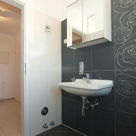Vinkuran 2110 Apartment