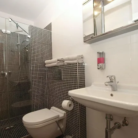 Vinkuran 2110 Apartment