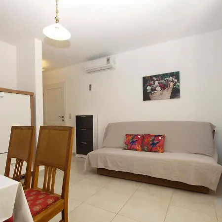 Vinkuran 2110 Apartment Pula